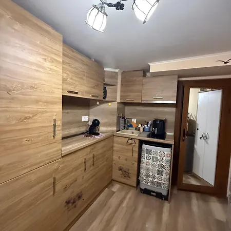 студио-джени בורגאס