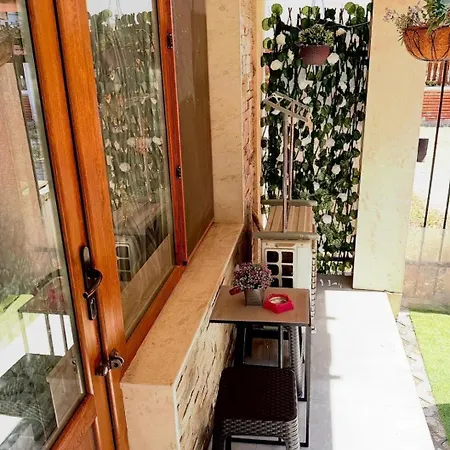 студио-джени בורגאס